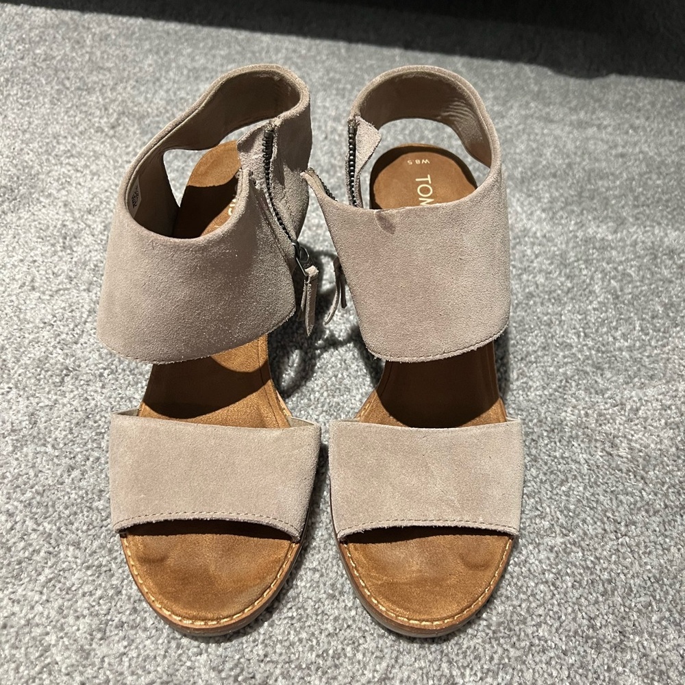 Toms Majorca heels (tan) size 8.5
